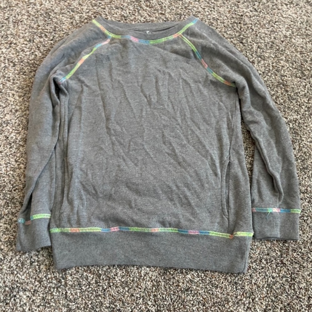 Kohls brand so juniors grey crewneck sweatshirt with rainbow stitching